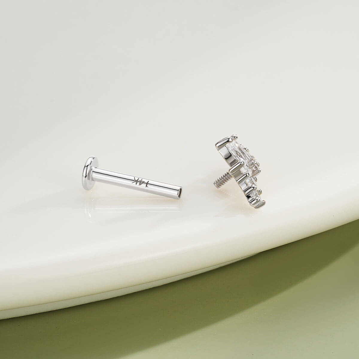 internally threaded flower petal cartilage stud