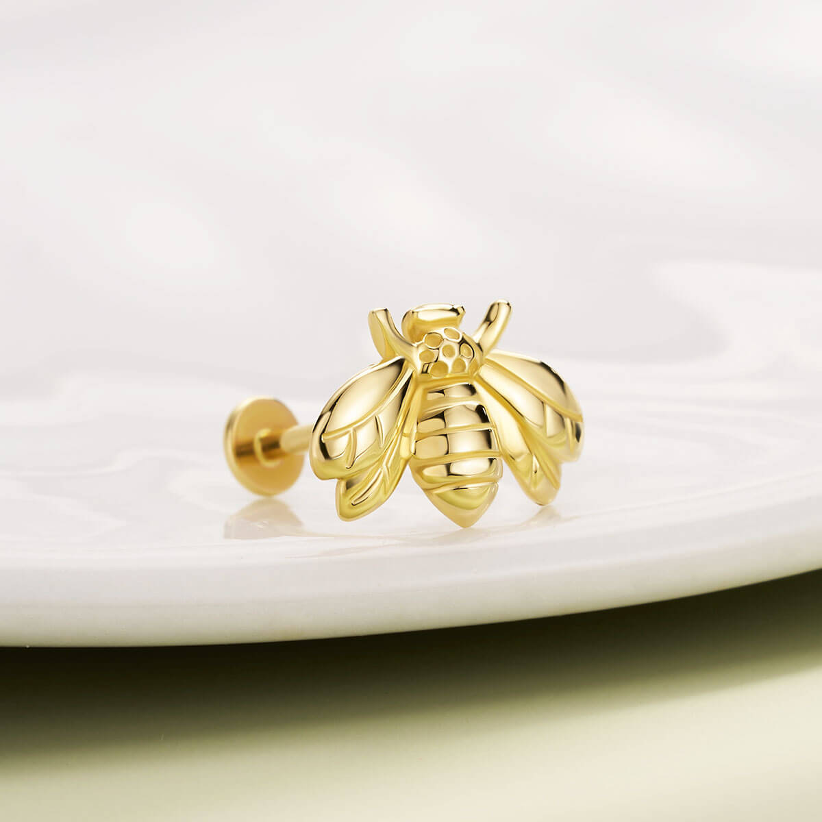 bee labret stud