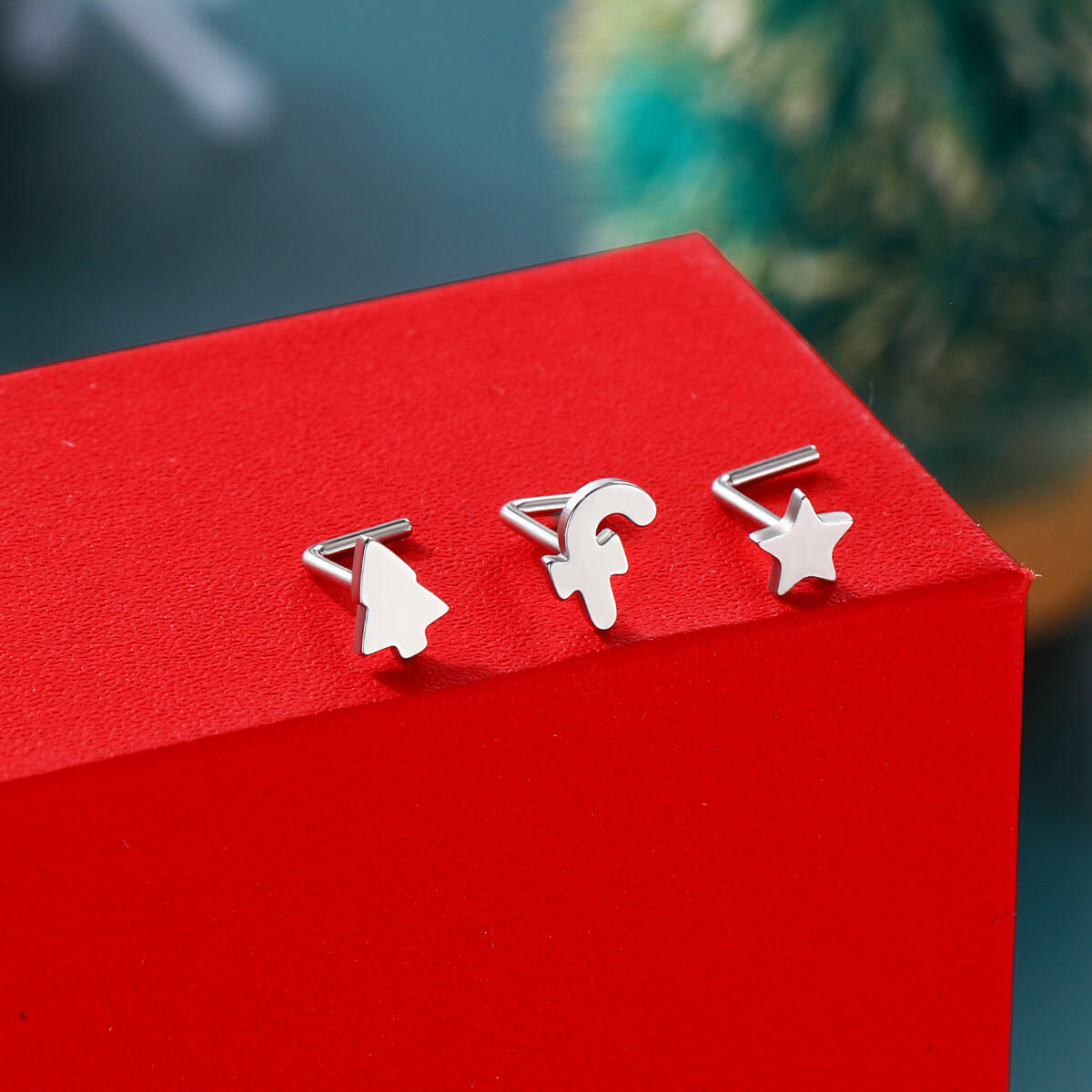 L shaped christmas nose stud