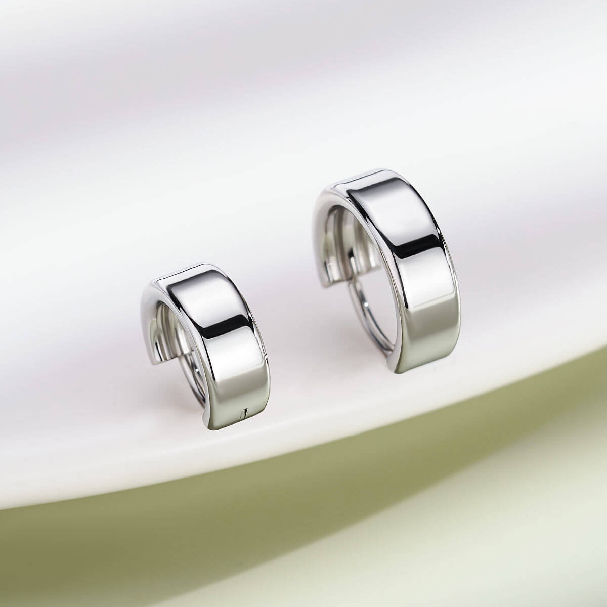 oufer huggie nose ring