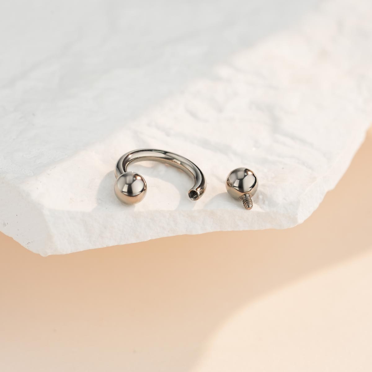 internally threaded 14g septum ring