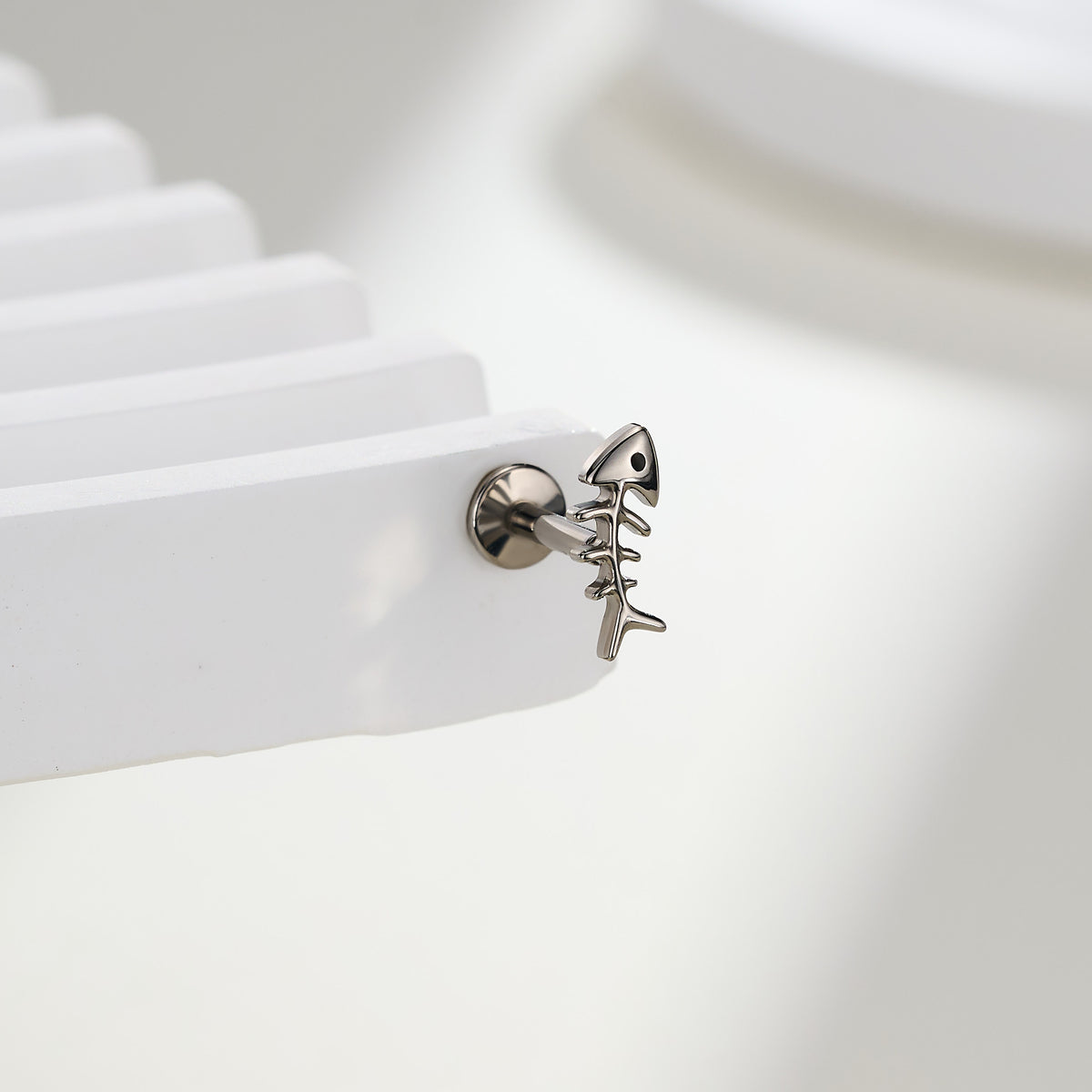 OUFER  Fishbone Threadless Cartilage Stud