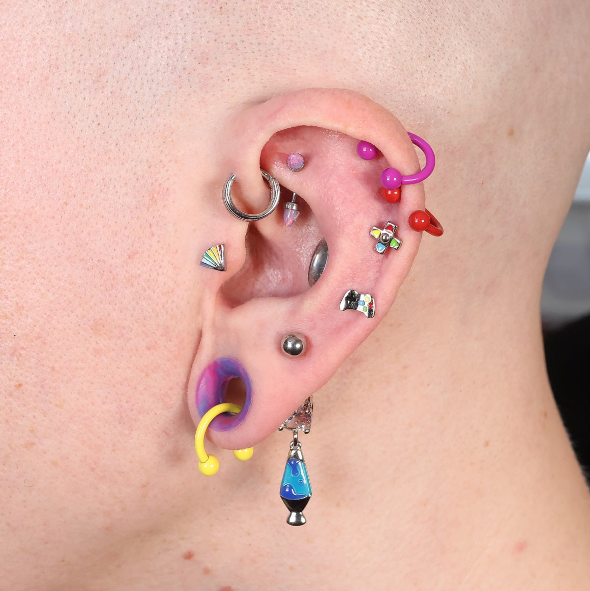 Oufer X Roly Rainbow Fan Internally Threaded Cartilage Stud