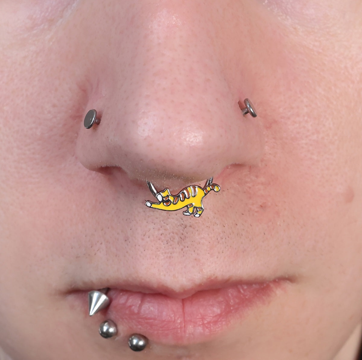 Oufer X Roly Stretching Cat Hinged Segment Septum Ring